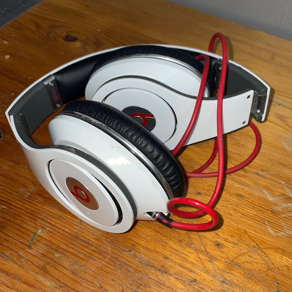 Beats by Dr Dre wired